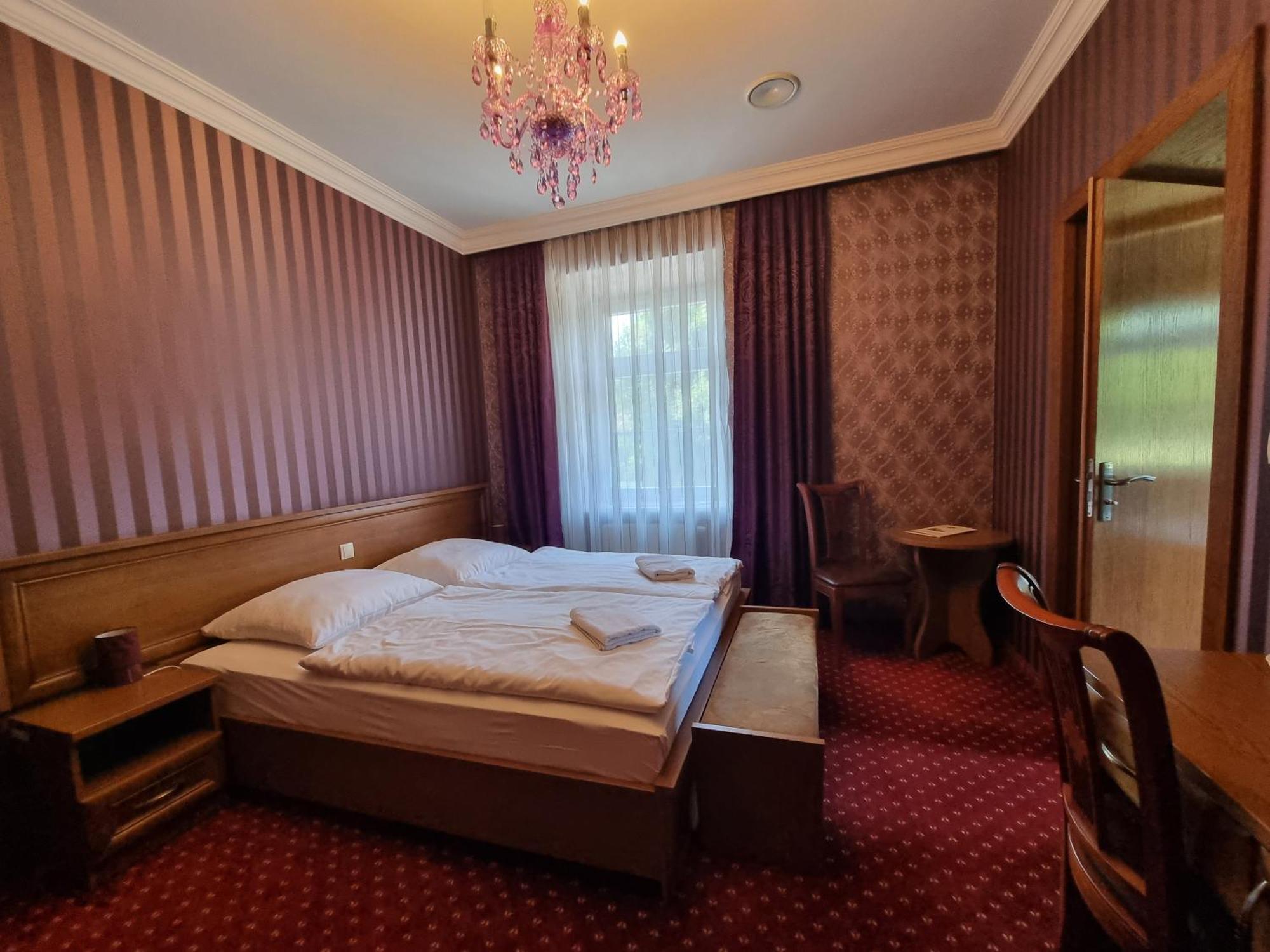 Palac Lucja Bb Zakrzow  ภายนอก รูปภาพ