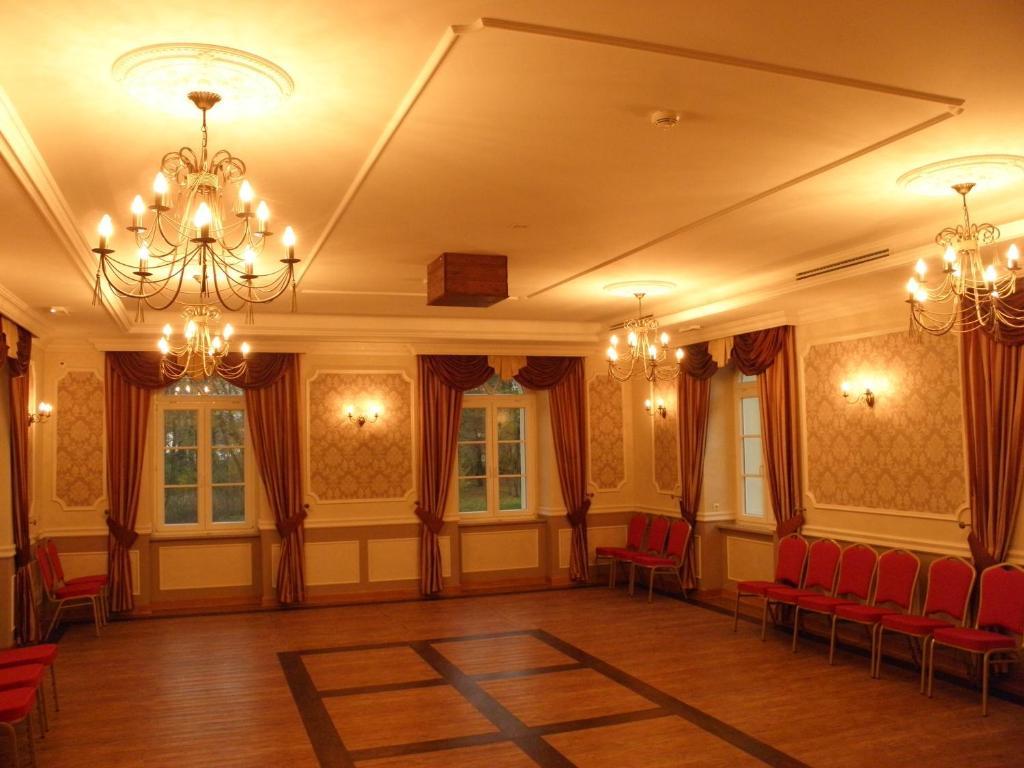 Palac Lucja Bb Zakrzow  ภายนอก รูปภาพ